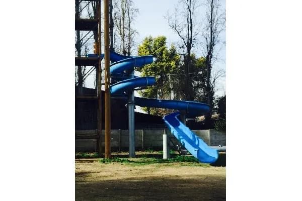 Tobogan T. Der. 50 ML a 7.5 M altura mas Fierro Galvanizado