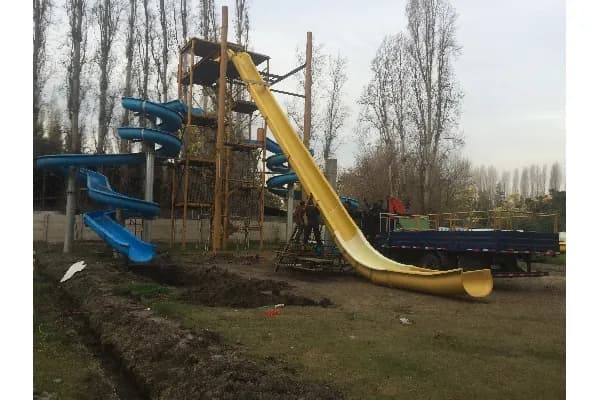 2 Toboganes Kamikaze a 8 y 10 M altura incluye estructura Galvanizada